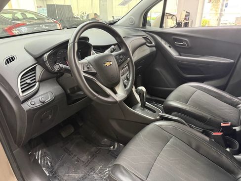 Used 2018 Chevrolet Trax LT w/ LT Convenience Package image 20