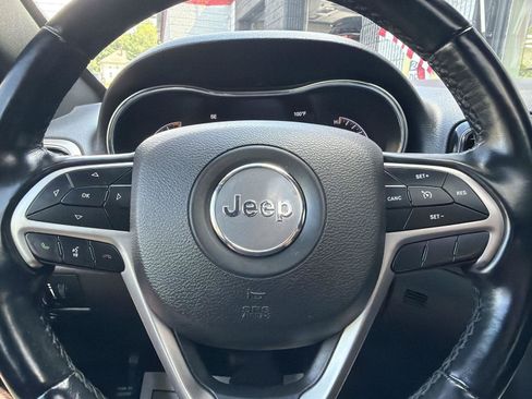 Used 2021 Jeep Grand Cherokee Laredo X AWD/4WD image 16