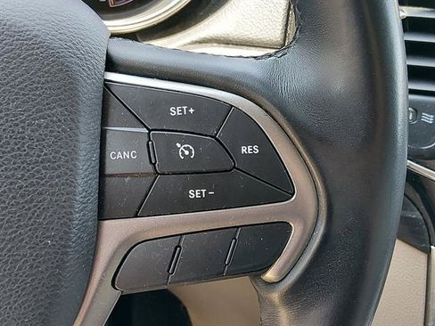 Used 2022 Jeep Grand Cherokee Laredo E RWD image 16