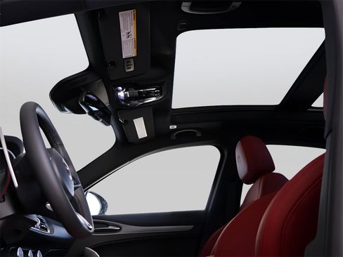 New 2025 Alfa Romeo Stelvio Sprint w/ Veloce Package image 39