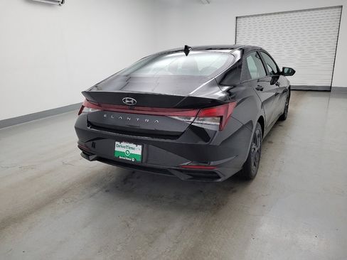 Used 2023 Hyundai Elantra SEL w/ Preferred Accessory Package FWD image 7