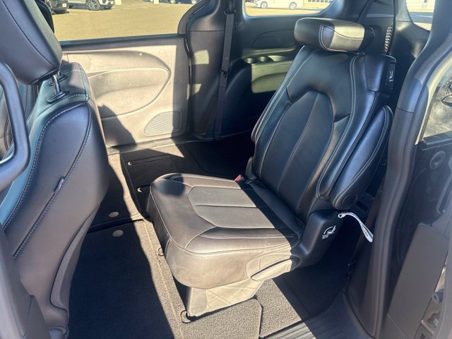 Used 2025 Chrysler Pacifica Select FWD image 29