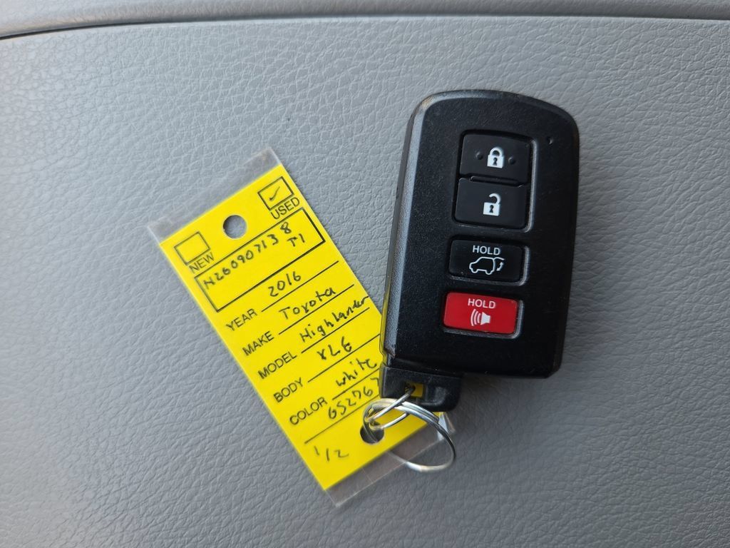 Used 2016 Toyota Highlander XLE AWD/4WD image 45