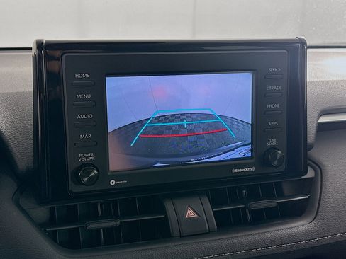 Used 2020 Toyota RAV4 LE FWD image 21