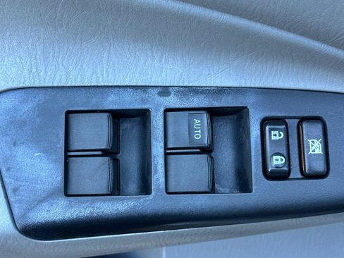 Used 2013 Toyota Tacoma 4x4 Double Cab w/ TRD Off-Road Pkg image 11