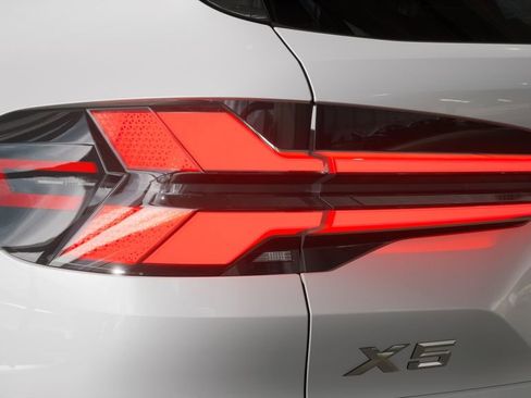 Used 2026 BMW X5 xDrive50e w/ Executive Package image 22