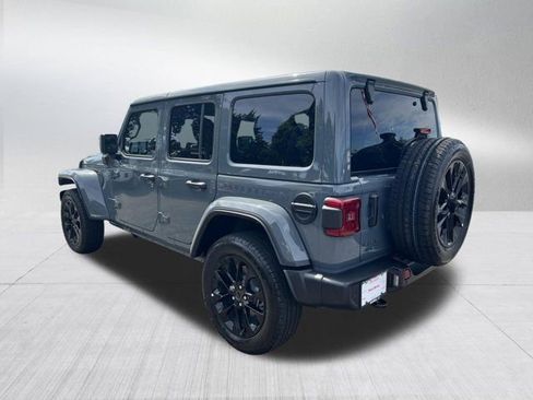 Used 2025 Jeep Wrangler Unlimited Sahara w/ Safety Group AWD/4WD image 7