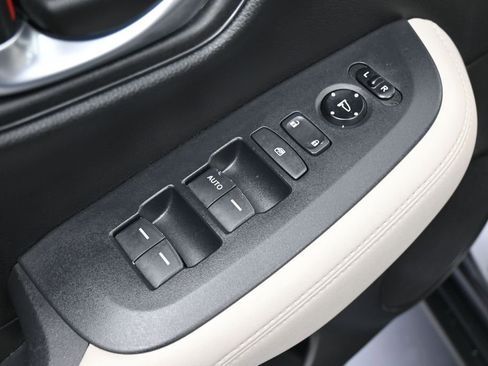 Used 2023 Honda HR-V LX image 13