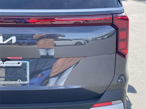 New 2026 Kia Carnival EX image 15