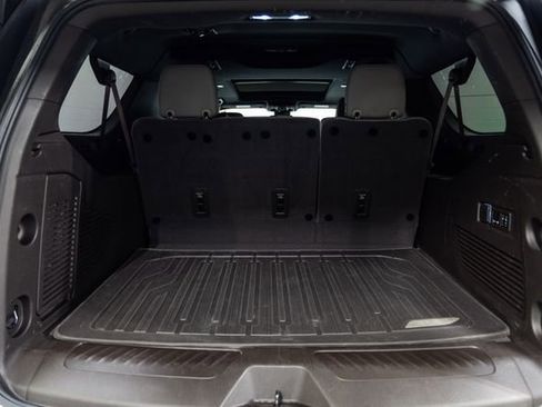 Used 2023 GMC Yukon XL SLT w/ SLT Luxury Package image 9