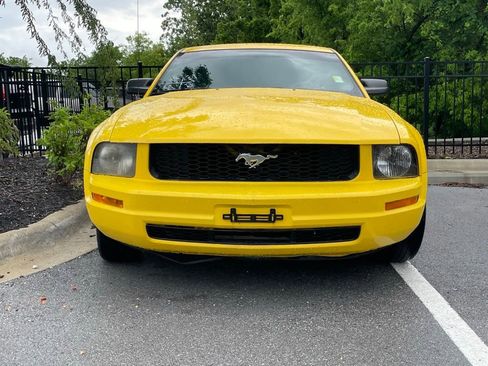 Used 2005 Ford Mustang Coupe RWD image 2