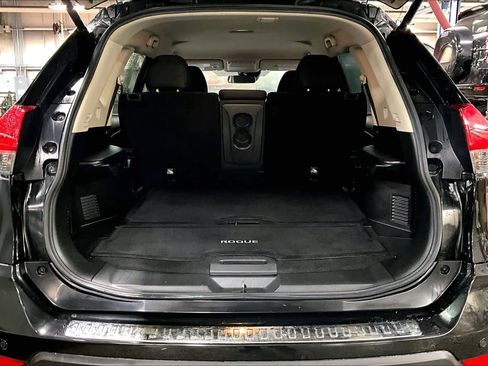 Used 2019 Nissan Rogue SV image 29