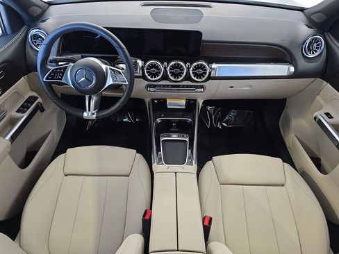 Certified 2025 Mercedes-Benz GLB 250 image 10