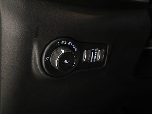 Used 2023 Jeep Compass Latitude image 14