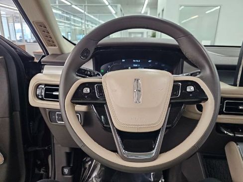 Used 2023 Lincoln Aviator AWD w/ Premium Package image 10