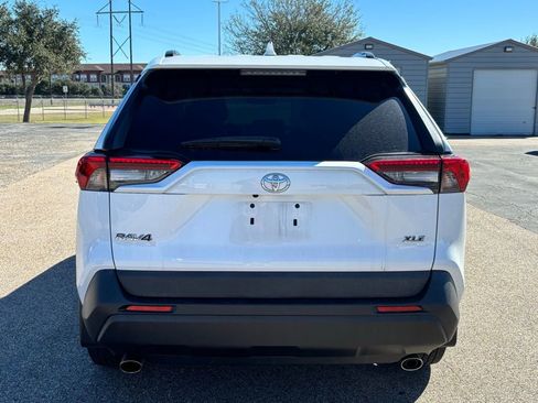 Used 2021 Toyota RAV4 XLE w/ Convenience Package image 5