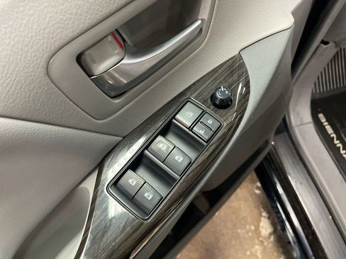 Certified 2017 Toyota Sienna XLE Premium AWD/4WD image 15