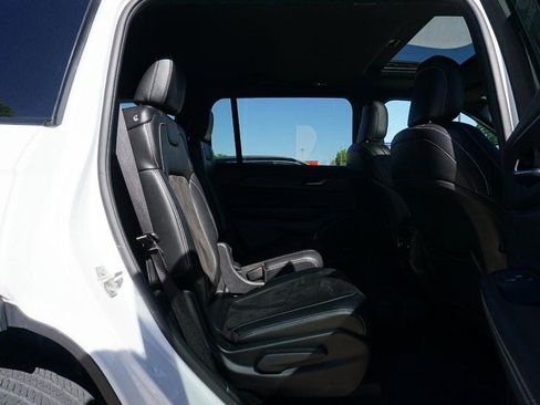 Used 2024 Jeep Grand Cherokee L Altitude AWD/4WD image 27