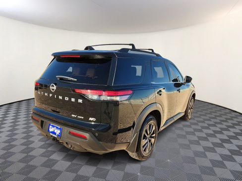 Used 2022 Nissan Pathfinder SV w/ SV Premium Package image 4