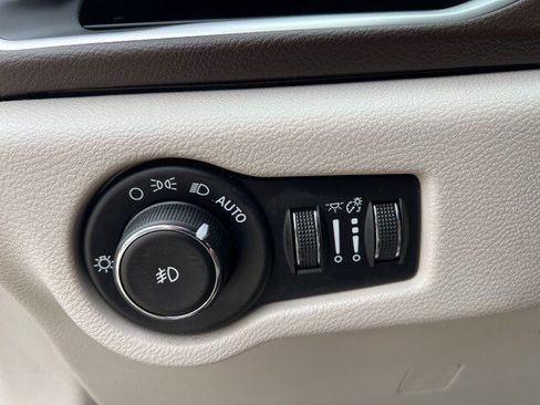 Certified 2017 Chrysler Pacifica Touring-L image 20