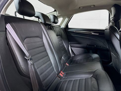 Used 2013 Ford Fusion SE image 25