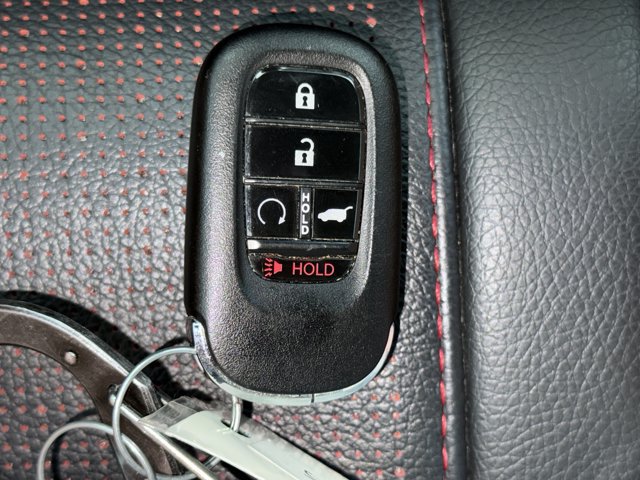 Used 2025 Honda Pilot Black Edition image 32