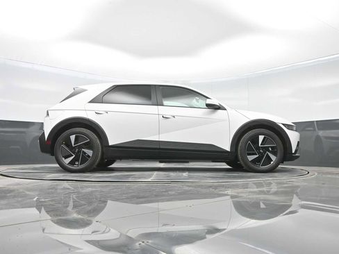 New 2025 Hyundai Ioniq 5 SE image 35