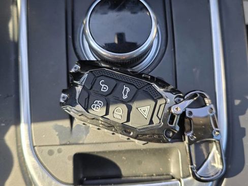 Used 2018 Land Rover Discovery Sport HSE Luxury image 16