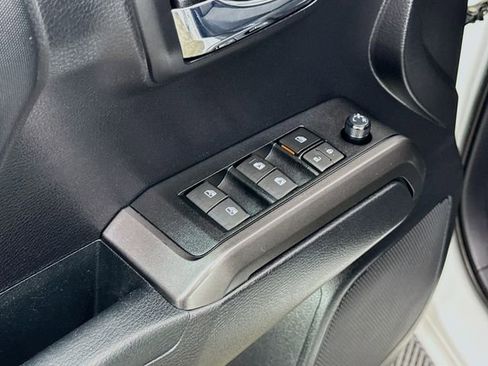 Used 2020 Toyota Tacoma TRD Sport RWD image 17