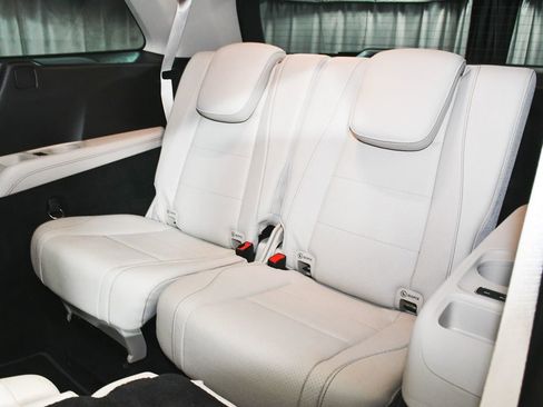 Used 2022 Mercedes-Benz GLS 450 4MATIC w/ AMG Line Exterior image 60