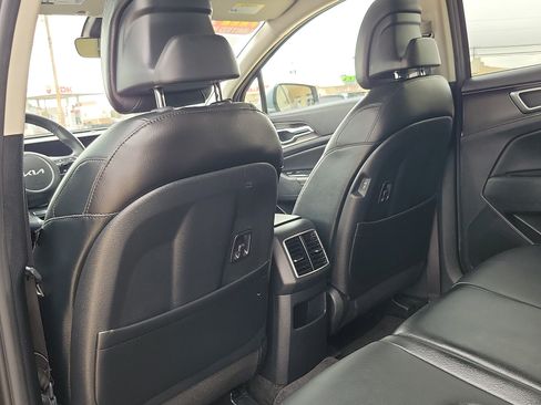 Used 2025 Kia Sportage EX FWD image 12