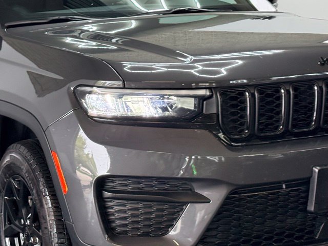 Certified 2024 Jeep Grand Cherokee Altitude AWD/4WD image 2
