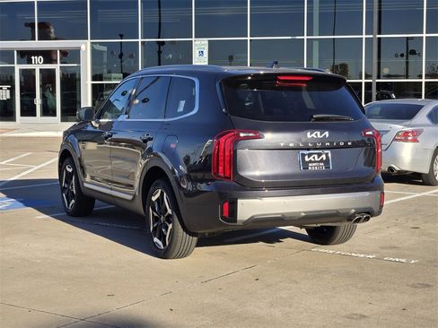 New 2025 Kia Telluride S image 3
