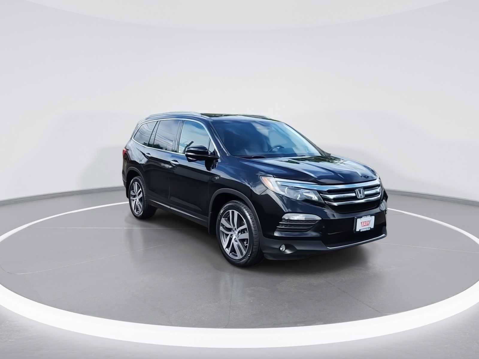 Used 2018 Honda Pilot Touring image 2