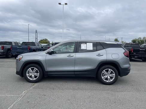 Used 2024 GMC Terrain SLE image 4