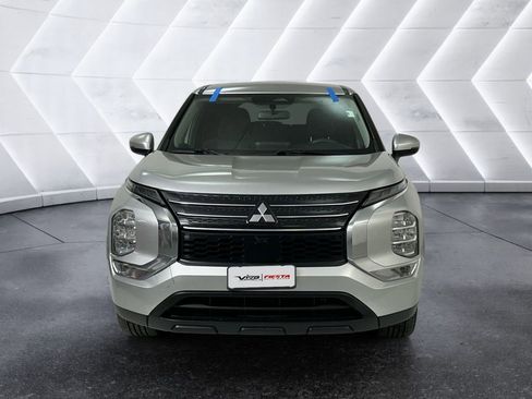 Used 2022 Mitsubishi Outlander ES FWD image 2
