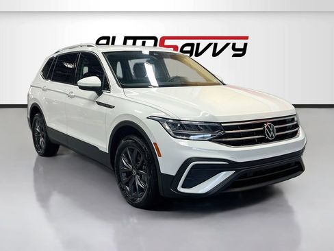 Used 2022 Volkswagen Tiguan SE AWD/4WD image 1