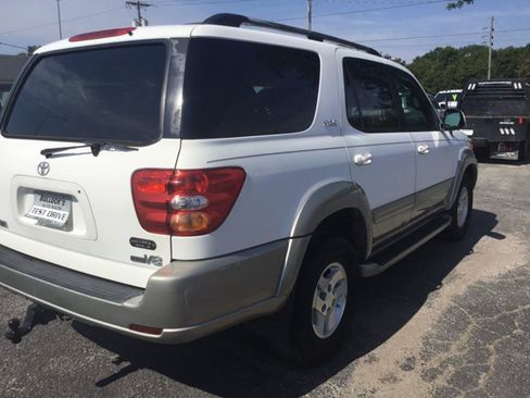 Used 2004 Toyota Sequoia SR5 RWD image 6