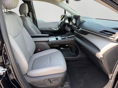Certified 2025 Toyota Sienna XLE w/ XLE Plus Package AWD/4WD image 8