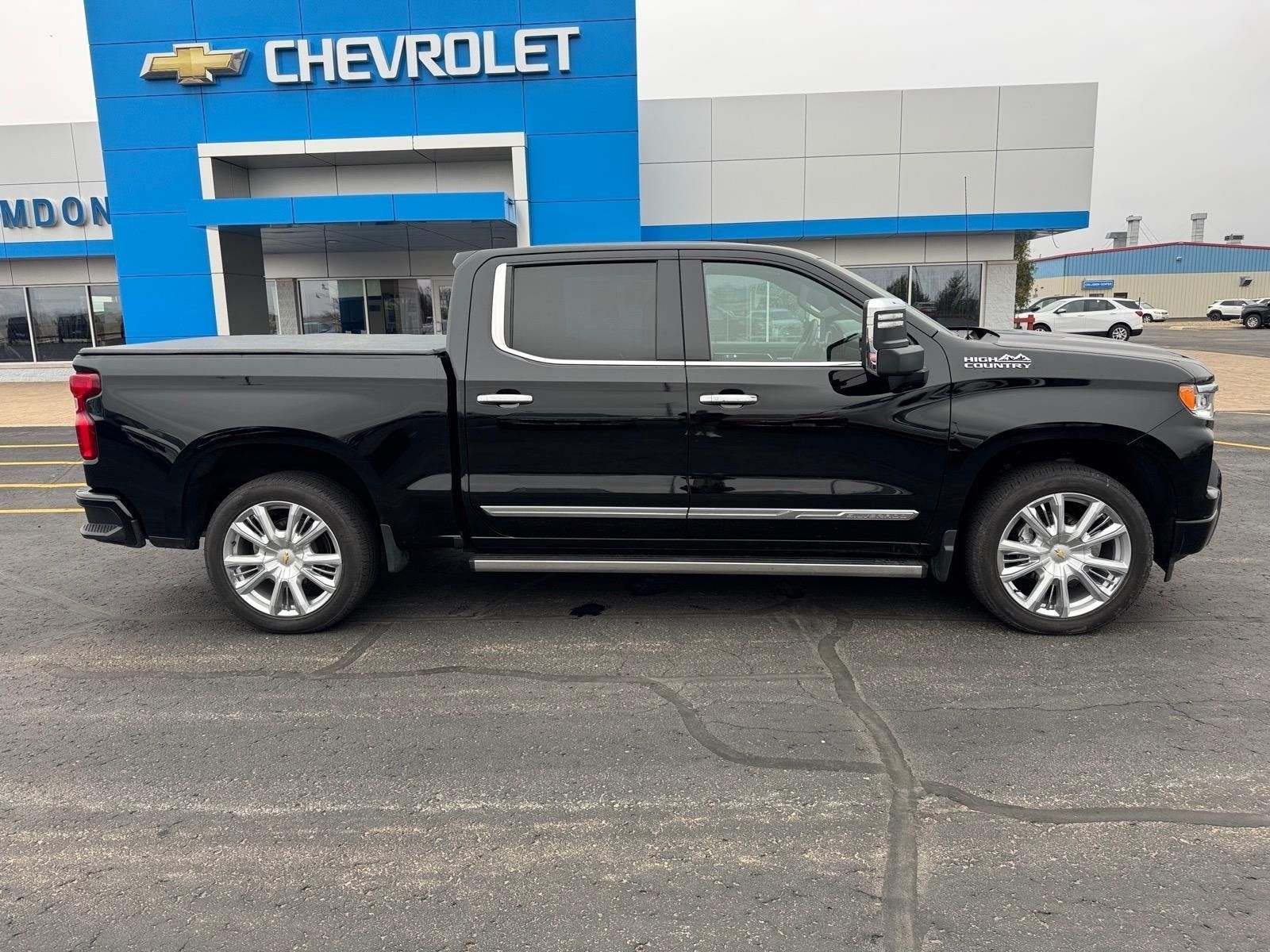 Used 2025 Chevrolet Silverado 1500 High Country w/ High Country Premium Package AWD/4WD image 2