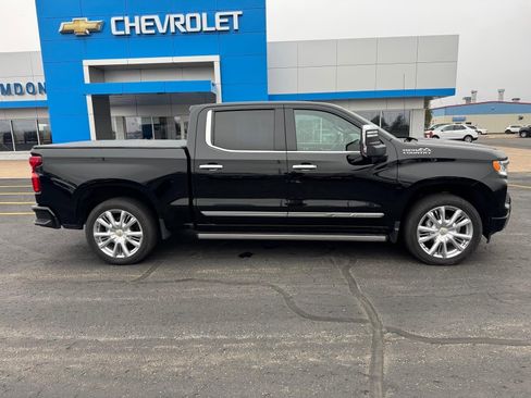 Used 2025 Chevrolet Silverado 1500 High Country w/ High Country Premium Package image 2