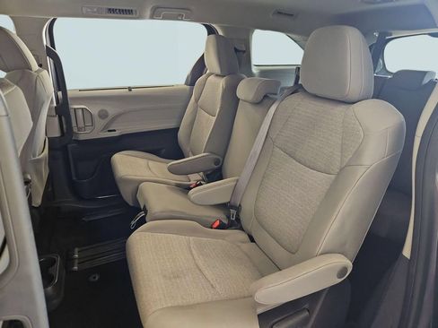 Used 2024 Toyota Sienna LE FWD image 23