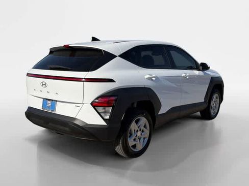 New 2026 Hyundai Kona SE image 5