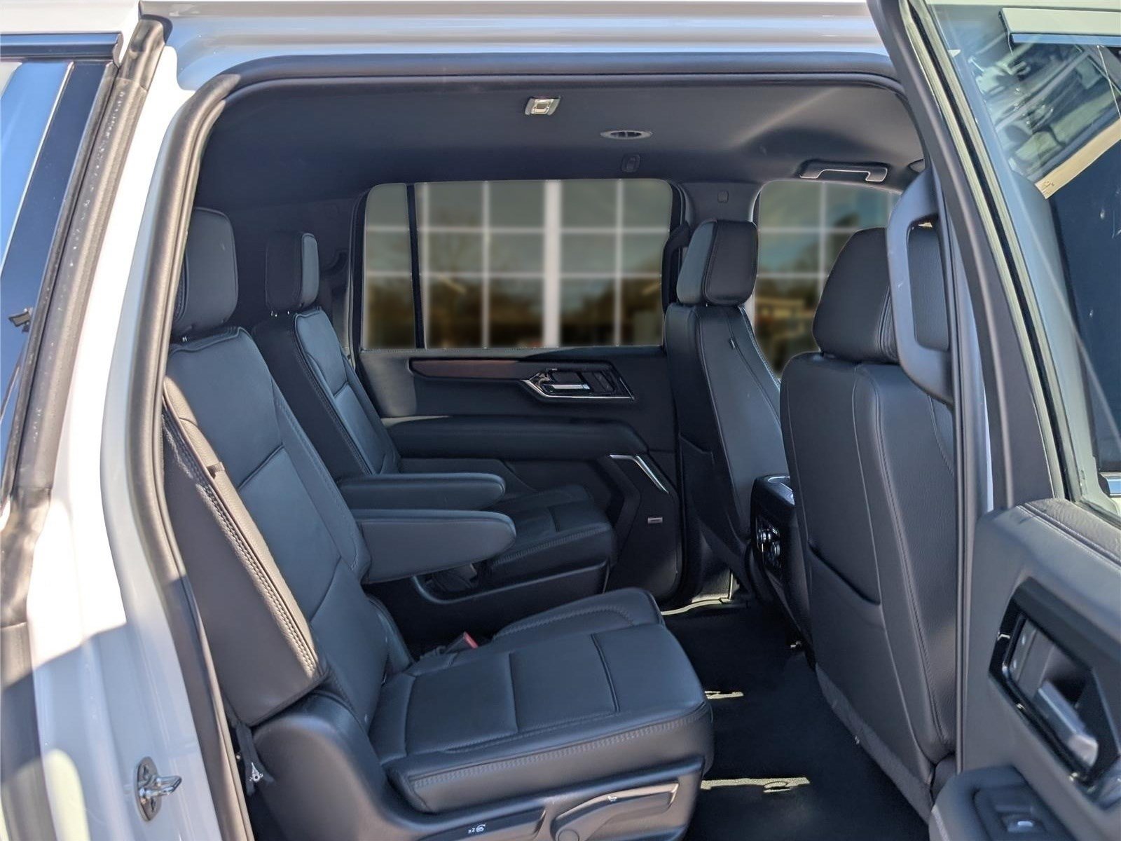 Used 2025 GMC Yukon XL Denali AWD/4WD image 12