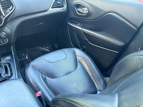 Used 2019 Jeep Cherokee Limited FWD image 22