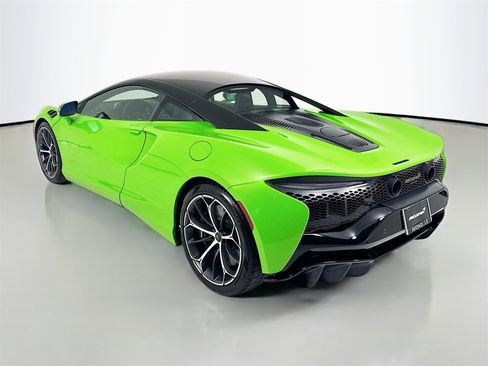 Used 2025 McLaren Artura Performance image 5