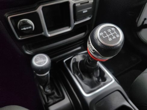 Used 2020 Jeep Wrangler Sport AWD/4WD image 22
