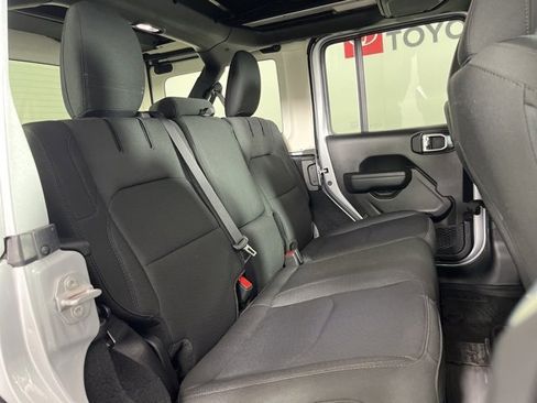 Used 2023 Jeep Wrangler Unlimited w/ Sun & Screen Package image 31