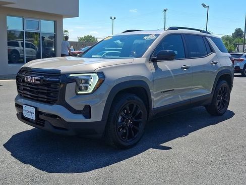 Used 2025 GMC Terrain Elevation w/ Elevation Premium Package AWD/4WD image 3