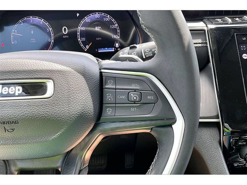 Certified 2024 Jeep Grand Cherokee Laredo AWD/4WD image 12